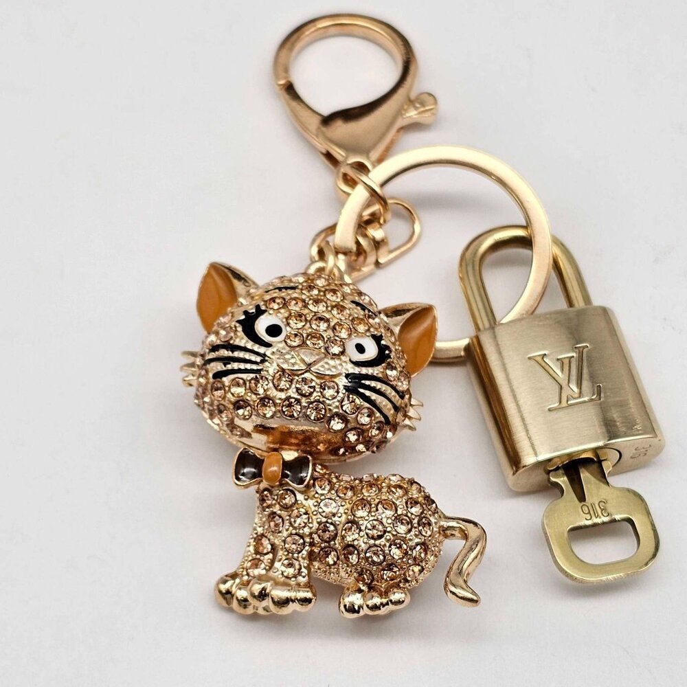 Louis Vuitton Gold Padlock Key 🔒 Authentic LV Charm + Unbranded Cat Keychain - Picture 5 of 7
